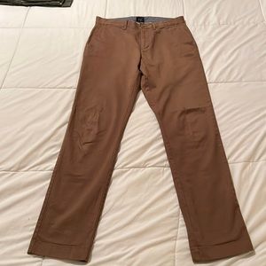 J.CREW Men’s 1040 Athletic dark khaki pant. Size W29 L32